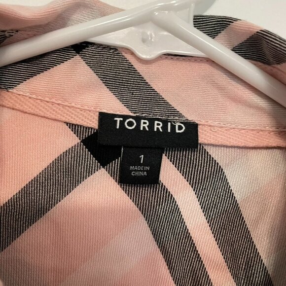 TORRID 1 Plus Size Taylor Plaid Tie Front Slim Fit Twill Shirt Baby Pink Flannel - Picture 6 of 13